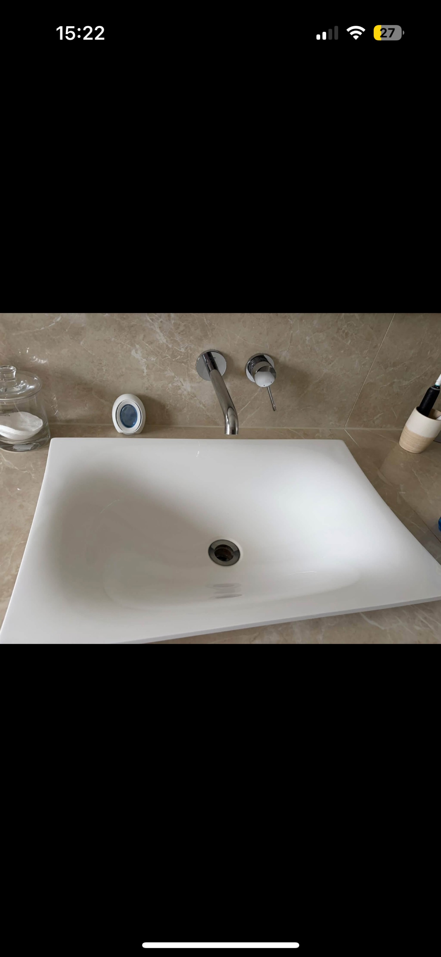 Clean bathroom sink